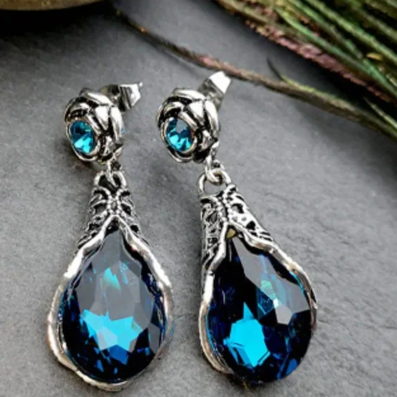 ❗️HOT❗️Vintage Elegant Rose Water Drop Earrings. - Picture 1 of 3